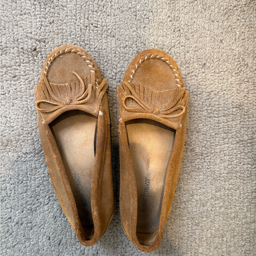Minnetonka Women's Brown Suede Moccasins with Bow